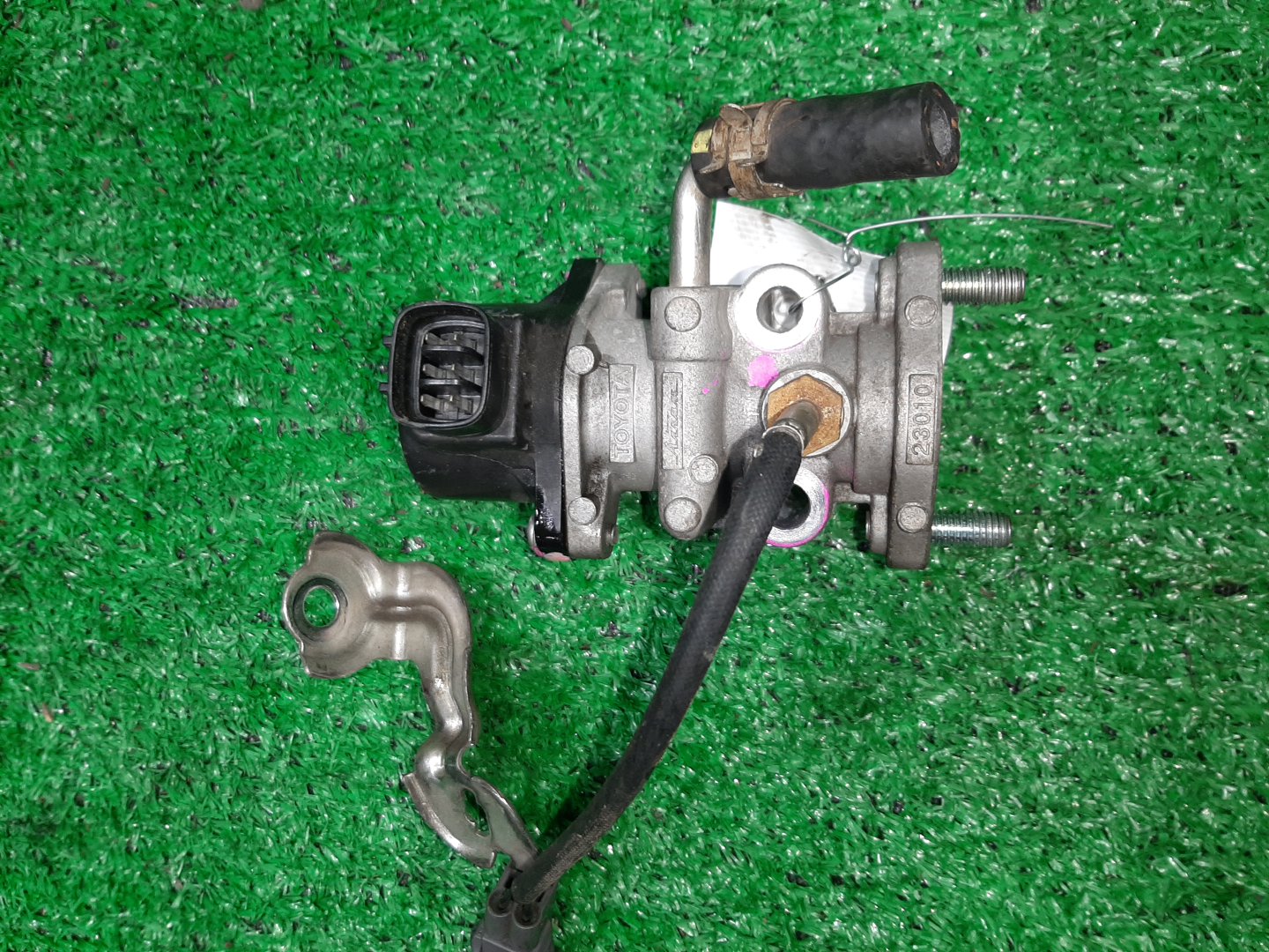 Клапан egr TOYOTA RACTIS SCP100 2SZ-FE 1 ракурс