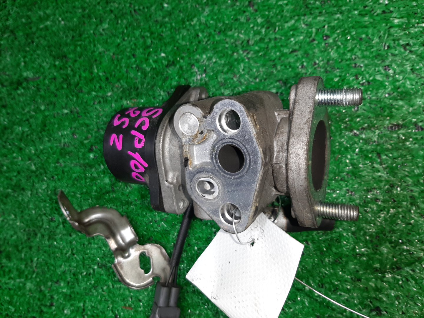 Клапан egr TOYOTA RACTIS SCP100 2SZ-FE 2 ракурс