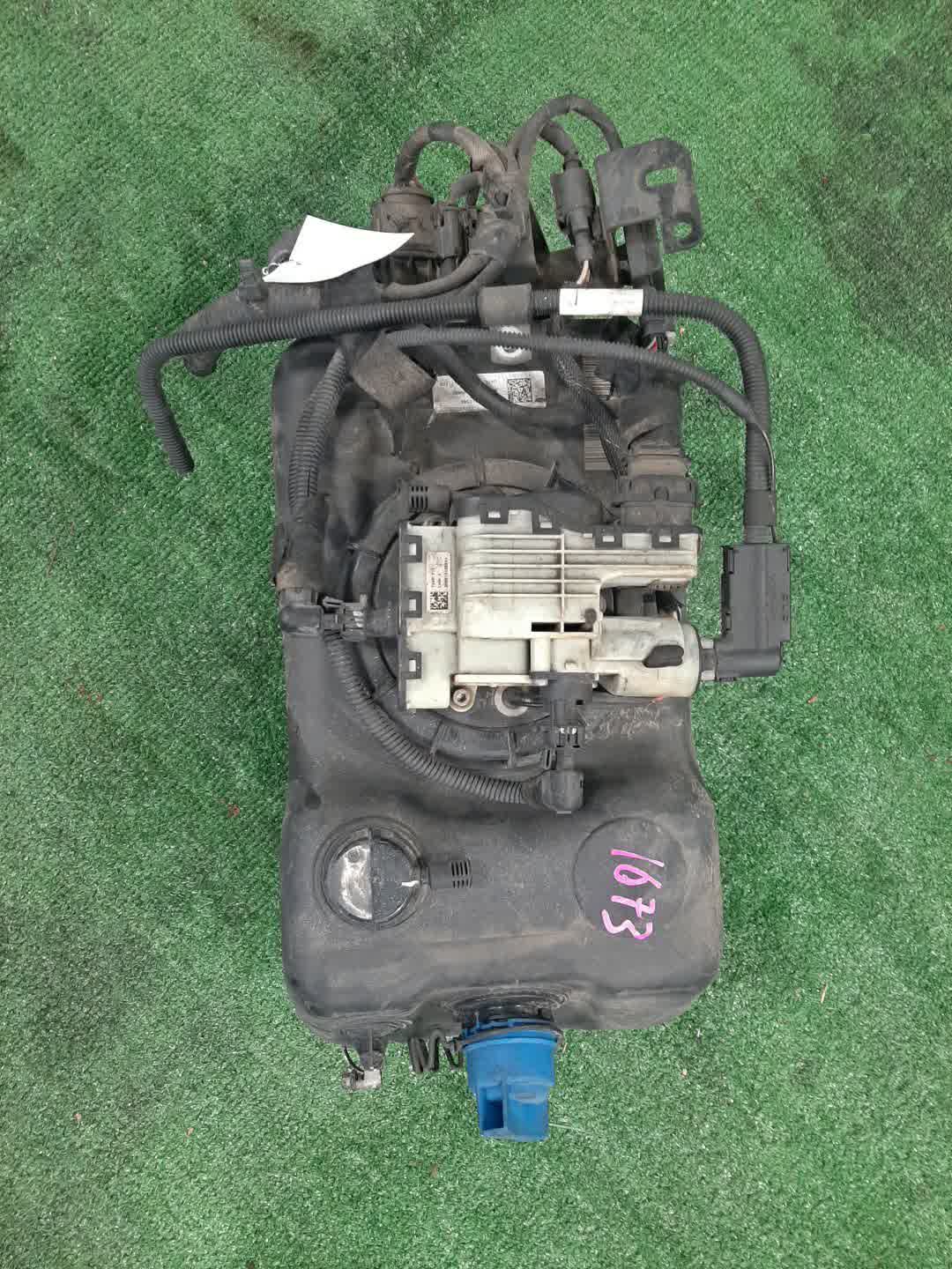 Бачок MITSUBISHI CANTER FBA20 4P10 1673 1 ракурс Бачок MITSUBISHI CANTER FBA20 4P10 1673 1 ракурс