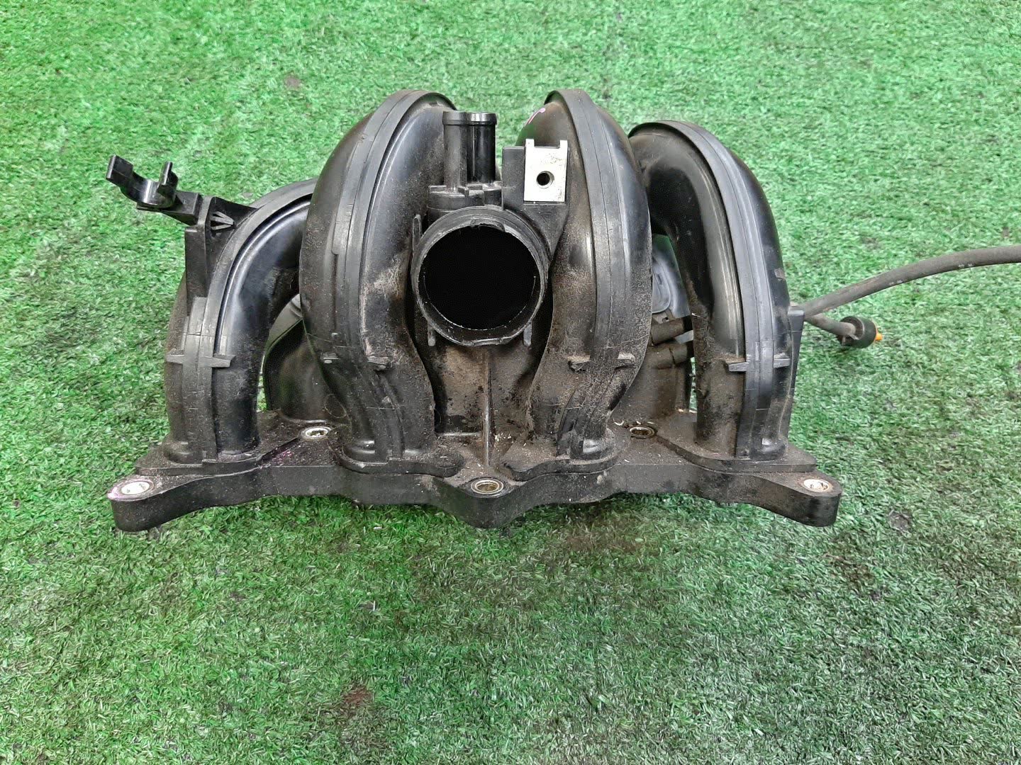 Коллектор впускной DAIHATSU TERIOS J102G K3-VE 2 ракурс Коллектор впускной DAIHATSU TERIOS J102G K3-VE 2 ракурс