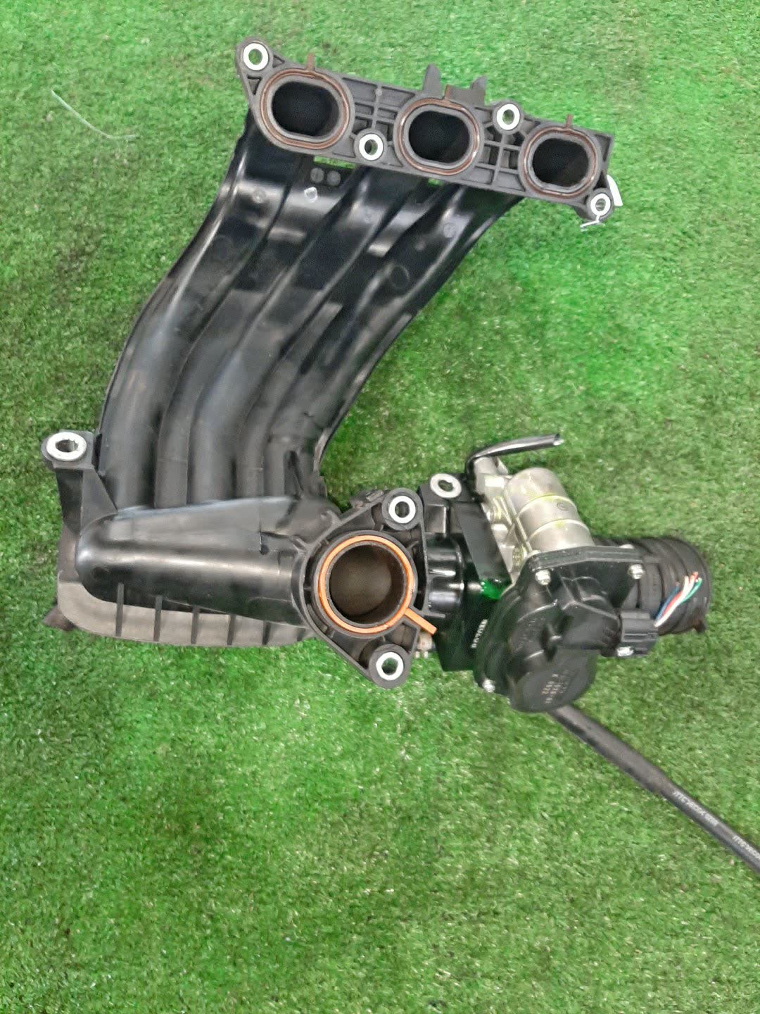 Коллектор впускной NISSAN MARCH K13 HR12DE 3 ракурс