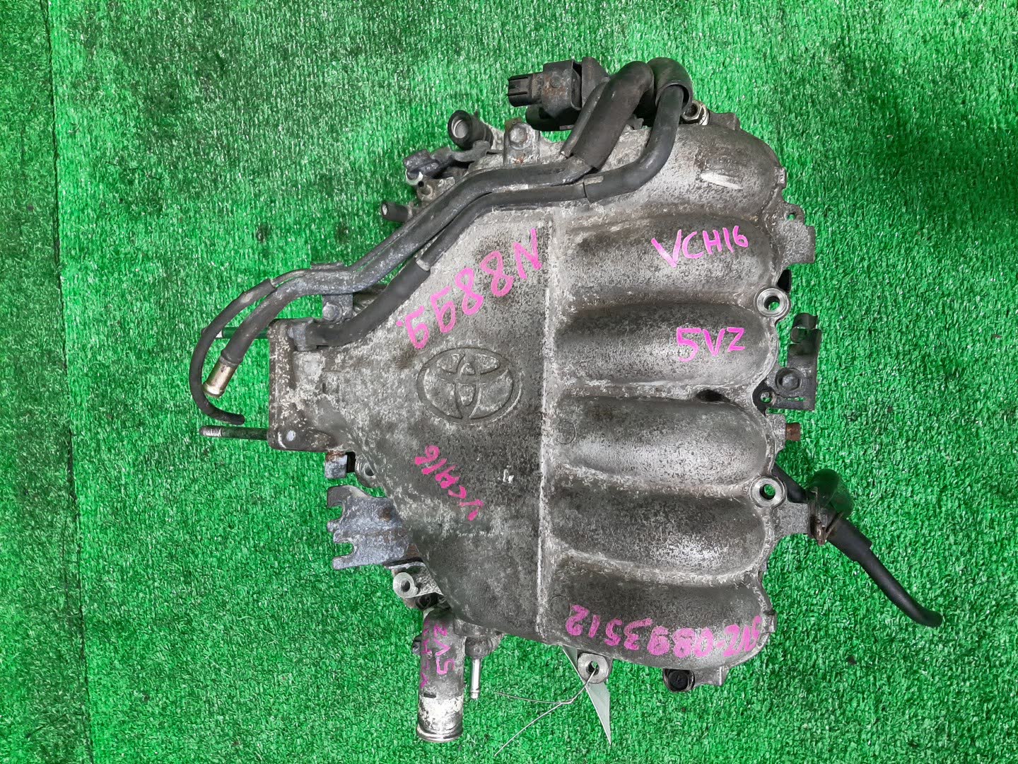Коллектор впускной TOYOTA GRANVIA VCH10W 5VZ-FE 1 ракурс Коллектор впускной TOYOTA GRANVIA VCH10W 5VZ-FE 1 ракурс