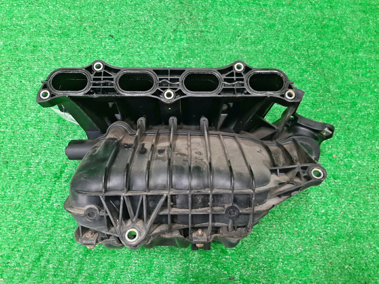 Коллектор впускной TOYOTA SAI AZK10 2AZ-FXE 2 ракурс