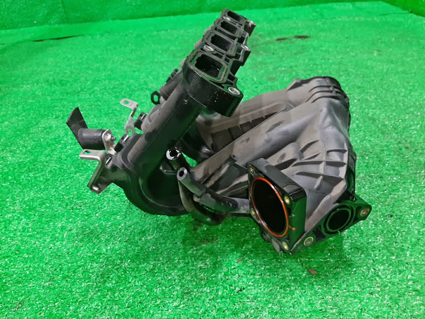 Коллектор впускной MITSUBISHI GALANT FORTIS CY6A 4J10 4 ракурс