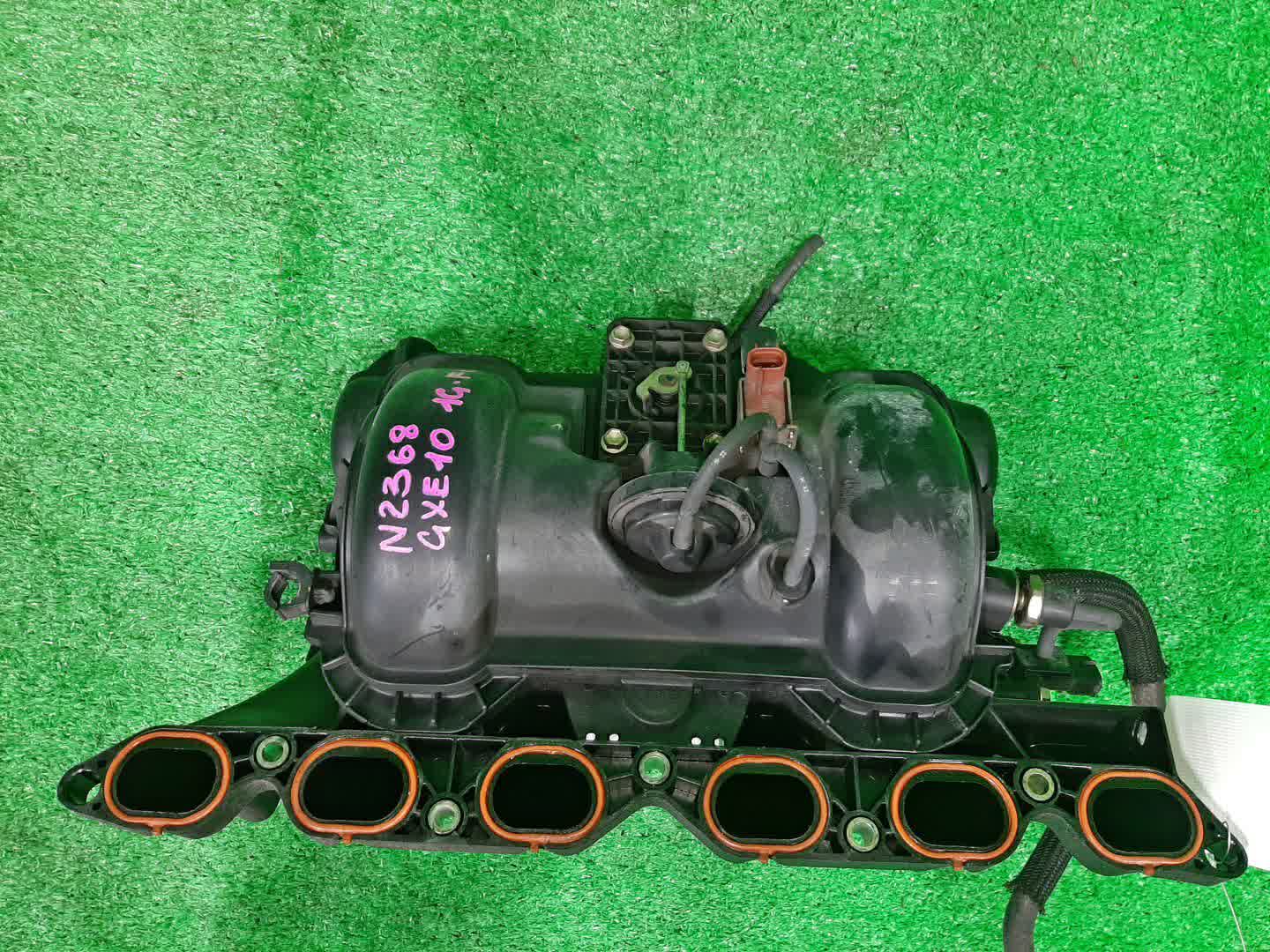 Коллектор впускной TOYOTA ALTEZZA GXE10 1G-FE 2 ракурс