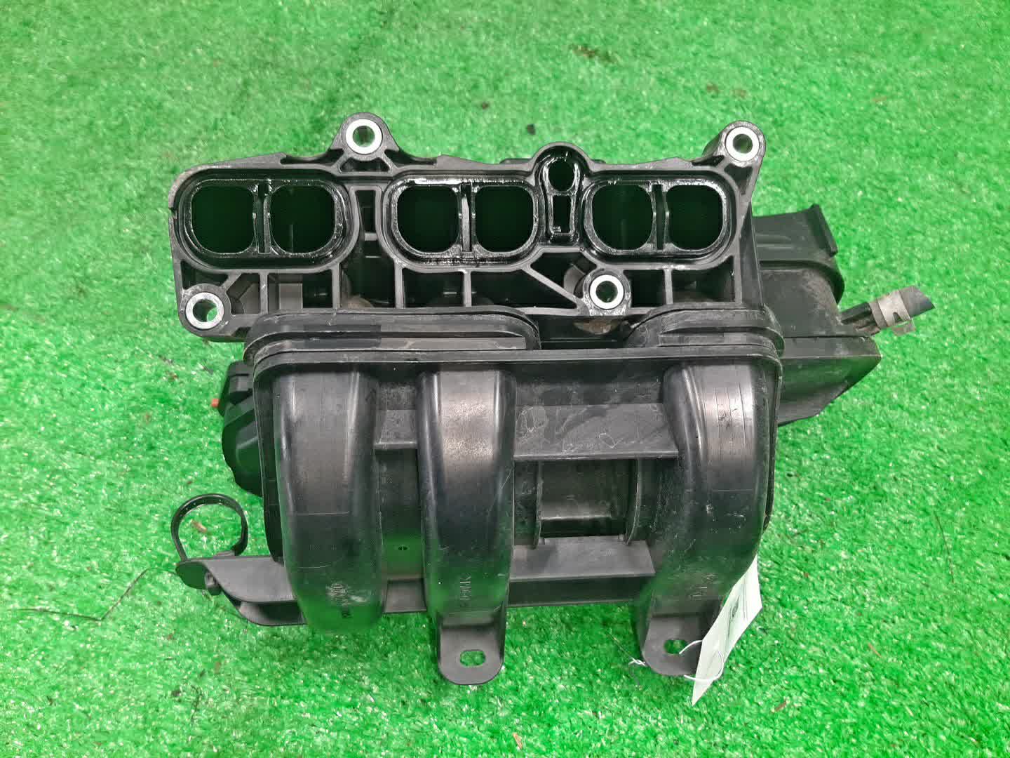 Коллектор впускной DAIHATSU BOON M700S 1KR-FE 2 ракурс