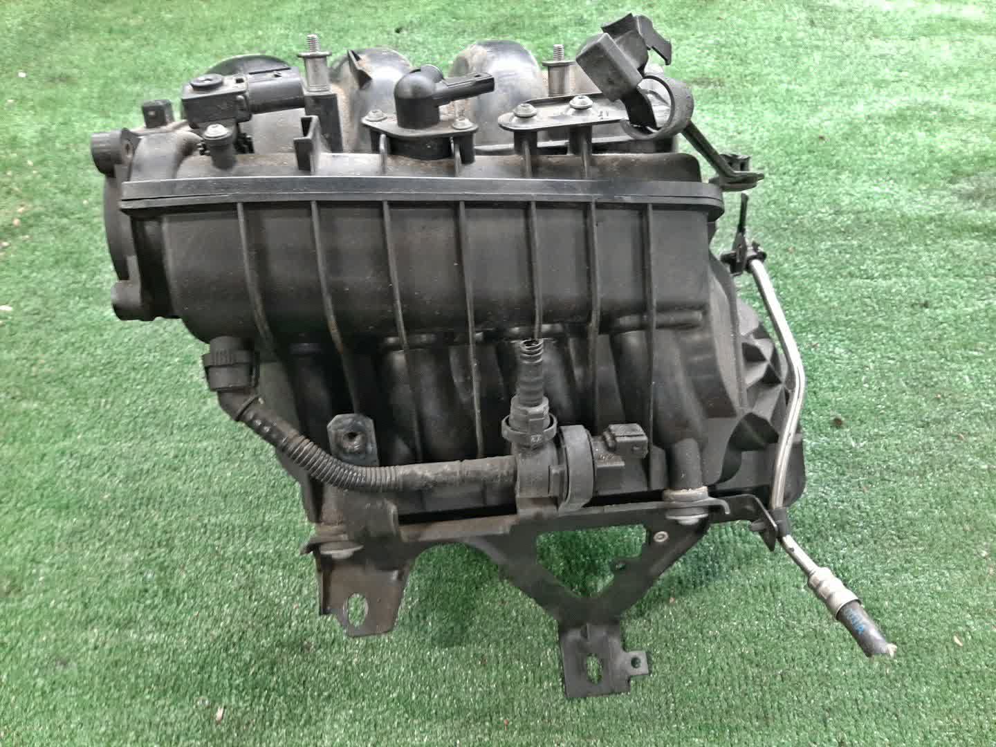 Коллектор впускной BMW 3-Series E90 N46B20BA 2 ракурс
