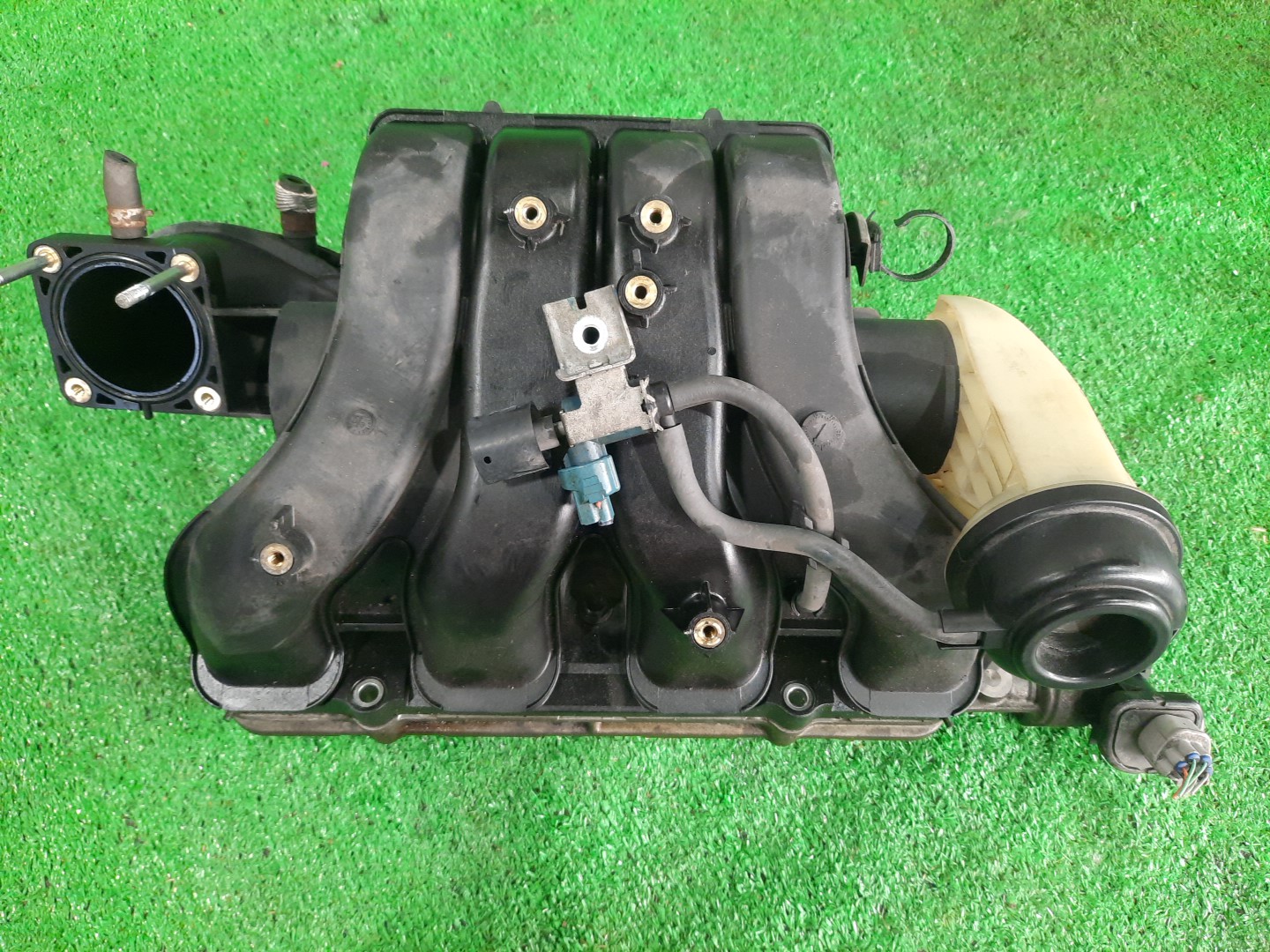 Коллектор впускной SUZUKI ESCUDO TDA4W J24B 1 ракурс
