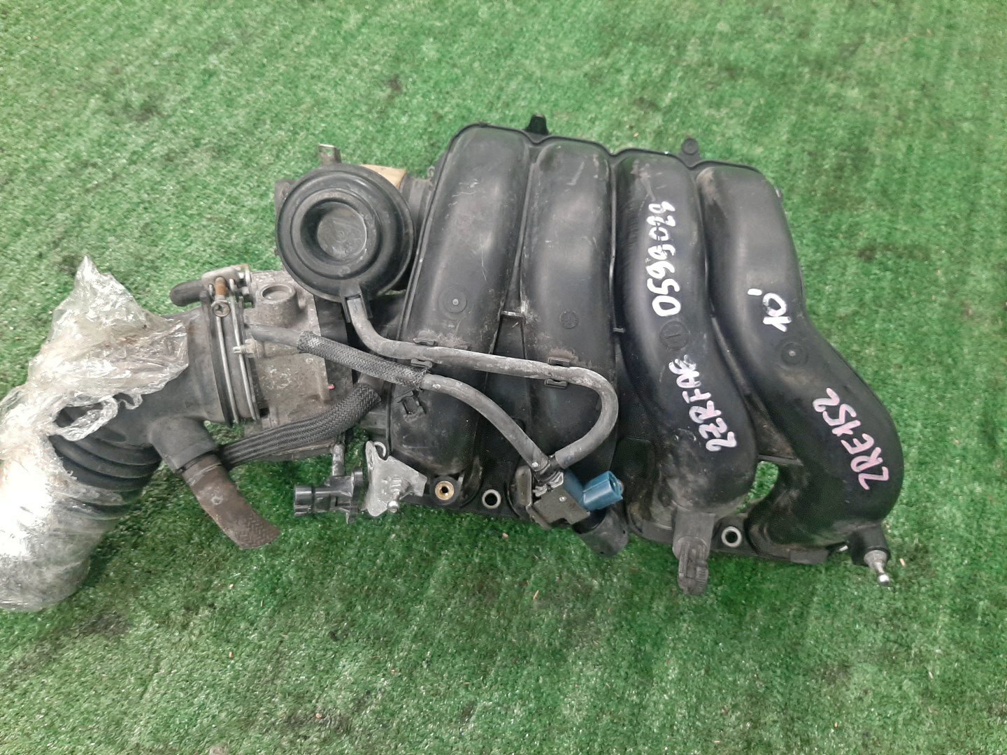 Коллектор впускной TOYOTA COROLLA RUMION ZRE152N 2ZR-FAE 1 ракурс