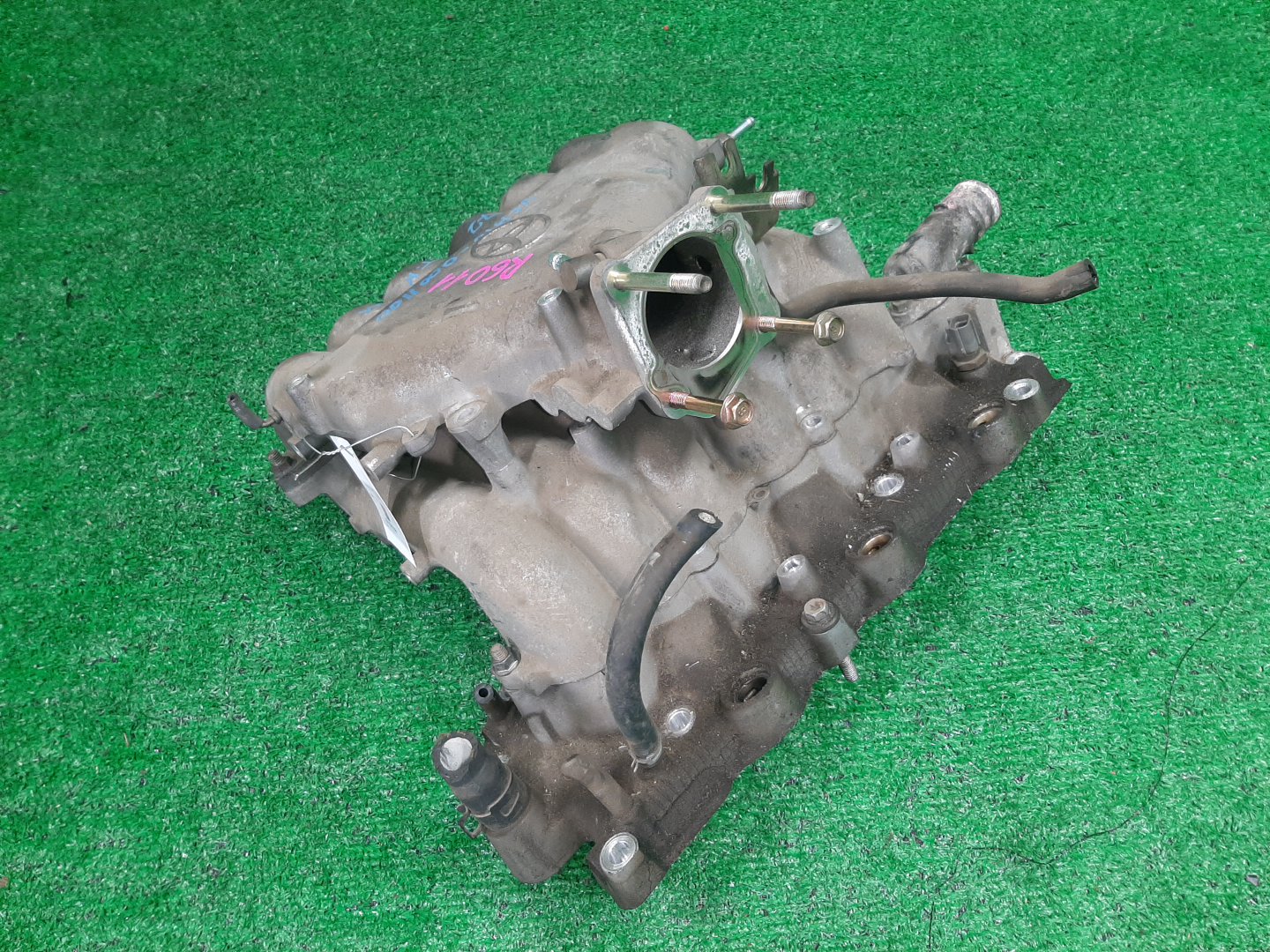 Коллектор впускной TOYOTA GRANVIA VCH10W 5VZ-FE 1 ракурс Коллектор впускной TOYOTA GRANVIA VCH10W 5VZ-FE 1 ракурс