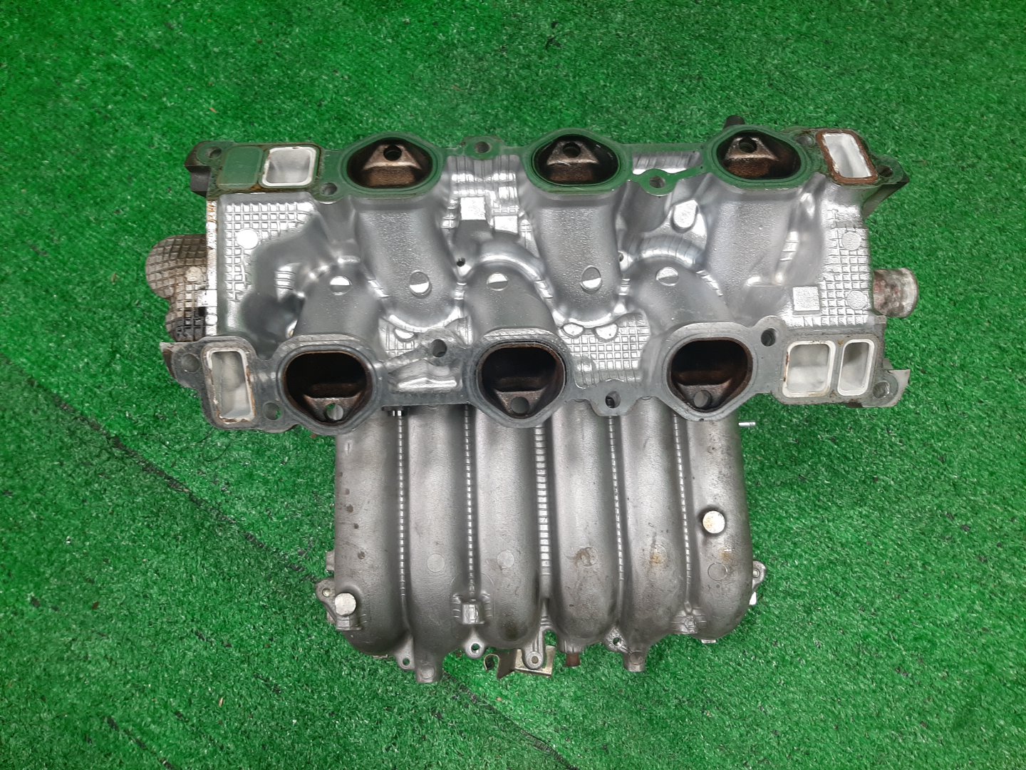 Коллектор впускной TOYOTA GRANVIA VCH10W 5VZ-FE 3 ракурс