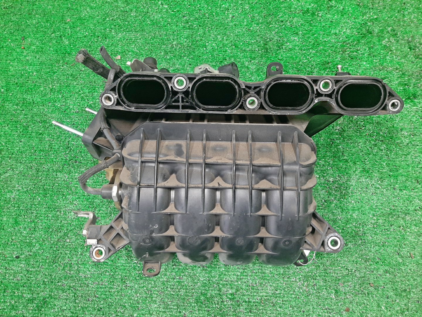 Коллектор впускной TOYOTA NOAH ZRR70G 3ZR-FAE 2 ракурс