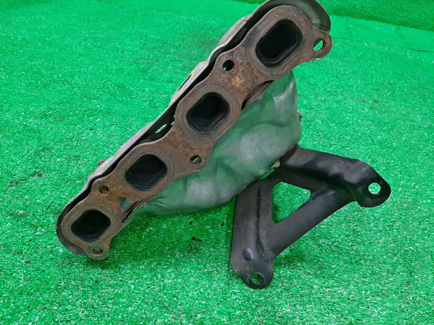 Коллектор выпускной MITSUBISHI GALANT FORTIS CY6A 4J10 2 ракурс Коллектор выпускной MITSUBISHI GALANT FORTIS CY6A 4J10 2 ракурс