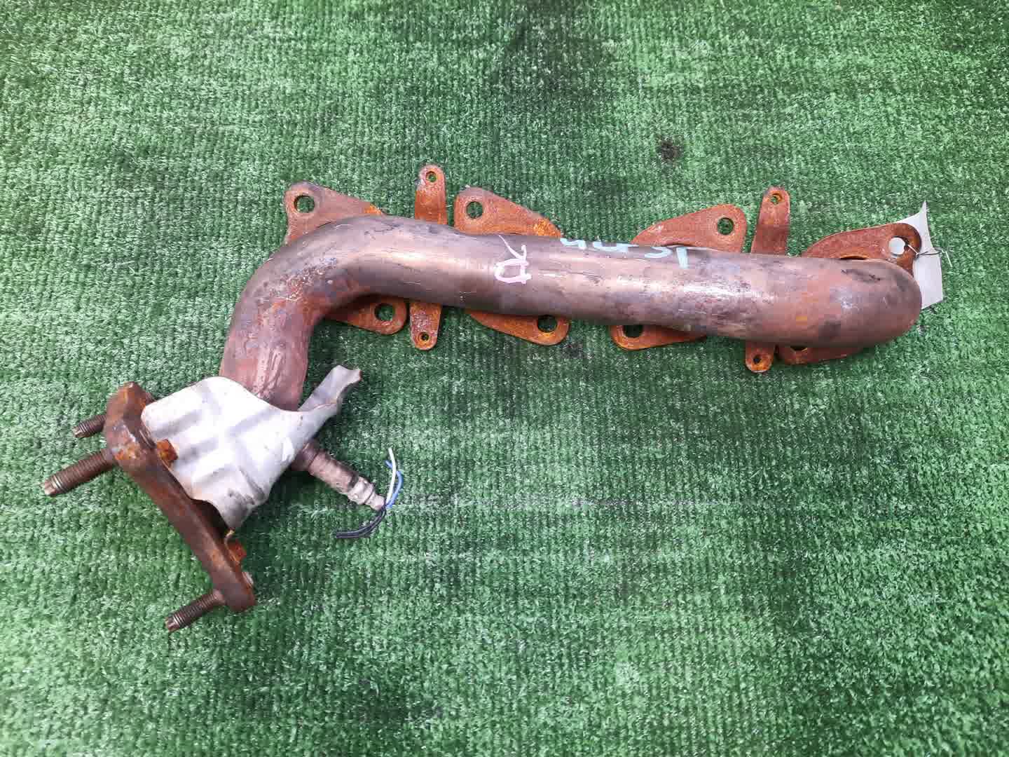 Коллектор выпускной правый TOYOTA CELSIOR UCF31 3UZ-FE 1 ракурс