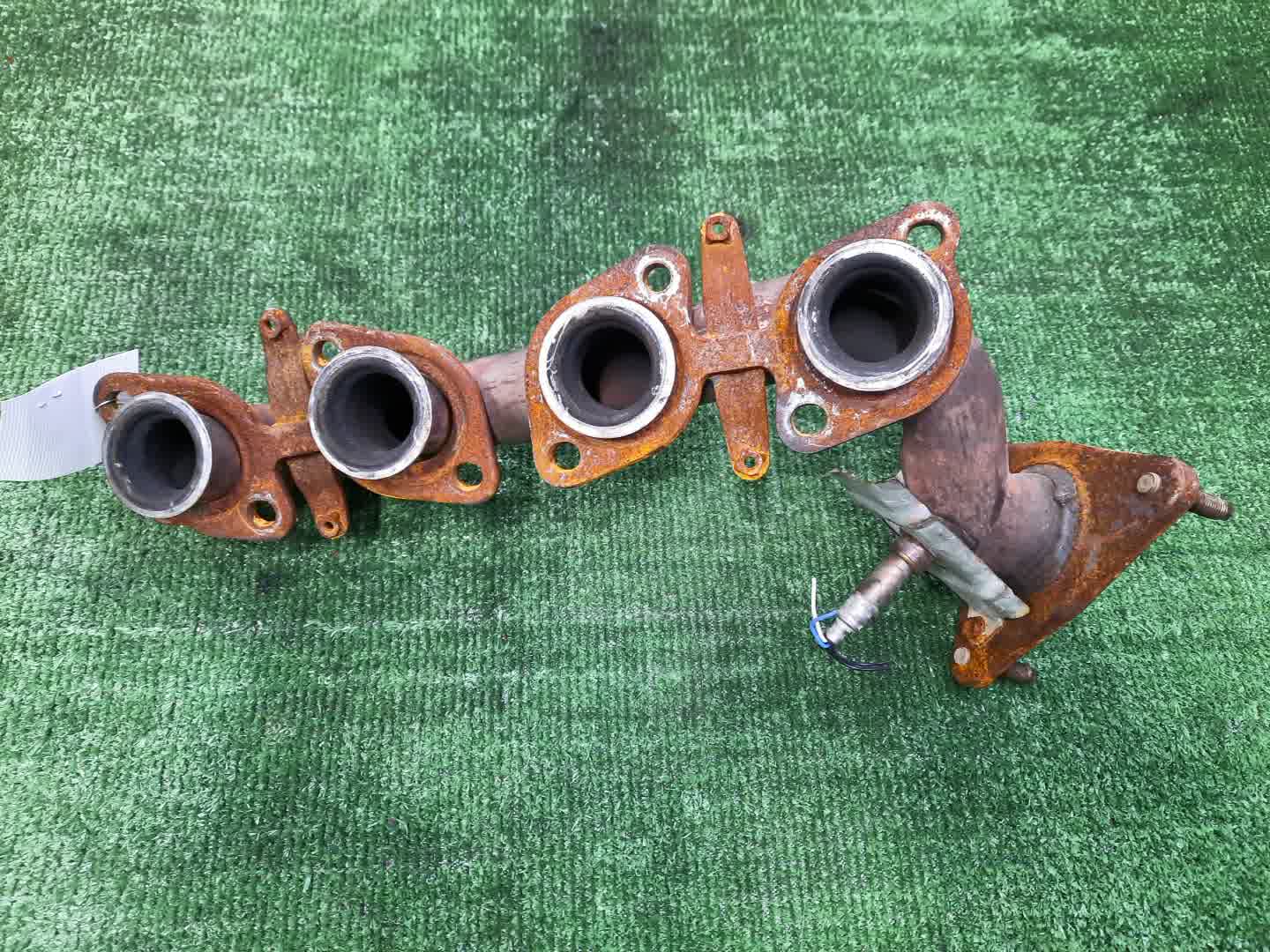 Коллектор выпускной правый TOYOTA CELSIOR UCF31 3UZ-FE 2 ракурс