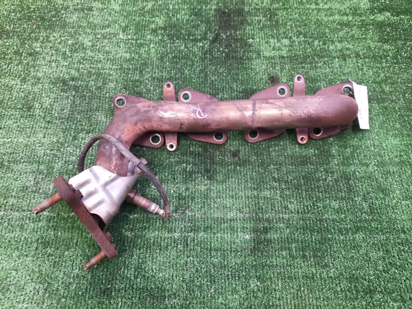 Коллектор выпускной правый TOYOTA CELSIOR UCF31 3UZ-FE 1 ракурс