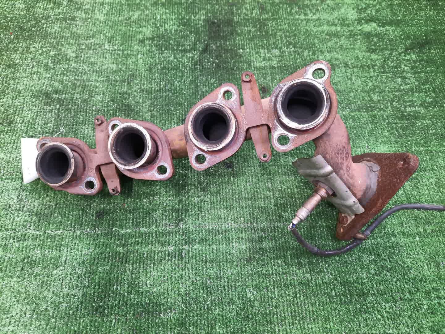Коллектор выпускной правый TOYOTA CELSIOR UCF31 3UZ-FE 2 ракурс