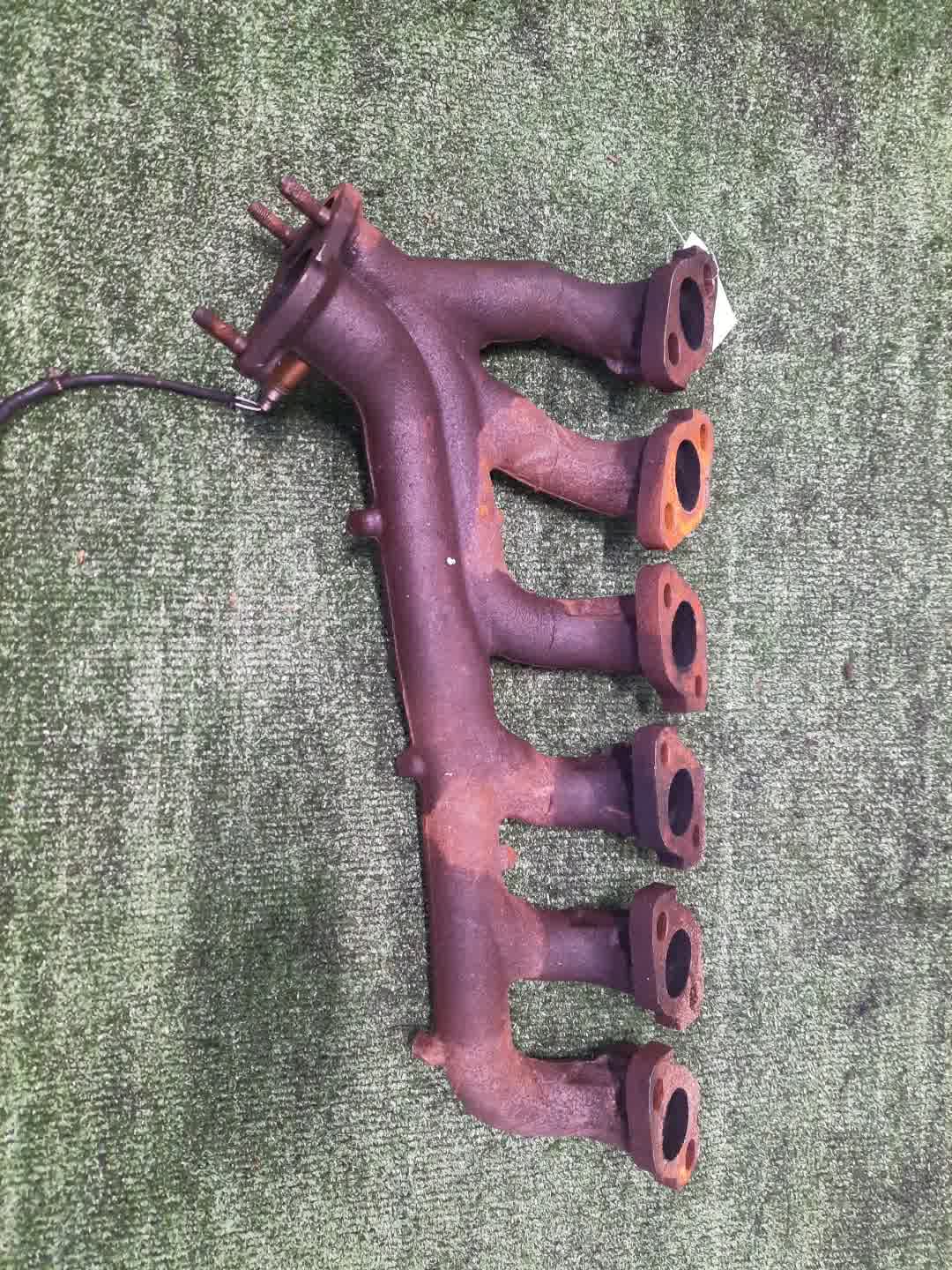 Коллектор выпускной NISSAN LAUREL HC35 RB20DE 2 ракурс