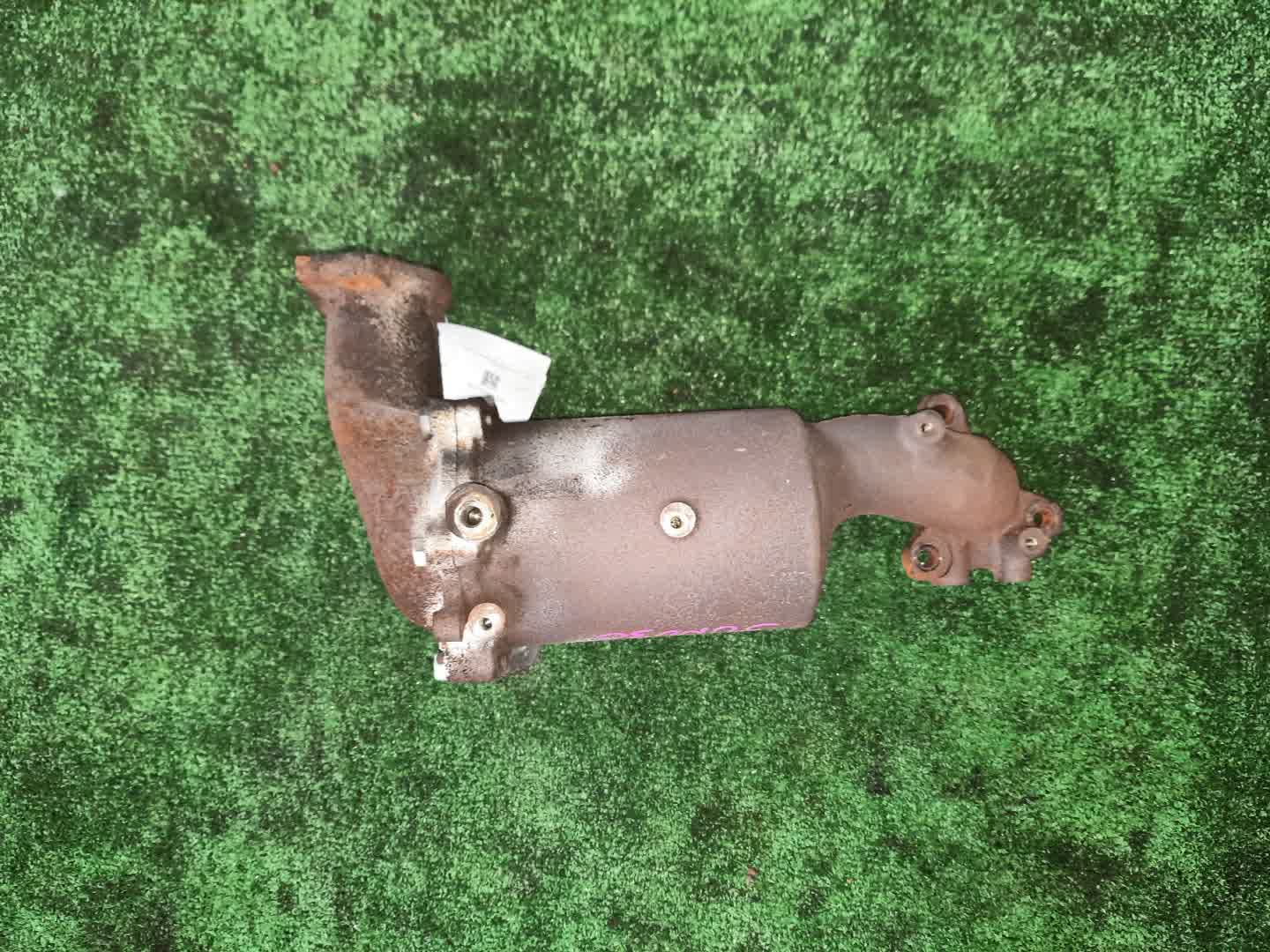 Коллектор выпускной NISSAN PRESAGE VNU30 YD25DDTI 1 ракурс Коллектор выпускной NISSAN PRESAGE VNU30 YD25DDTI 1 ракурс