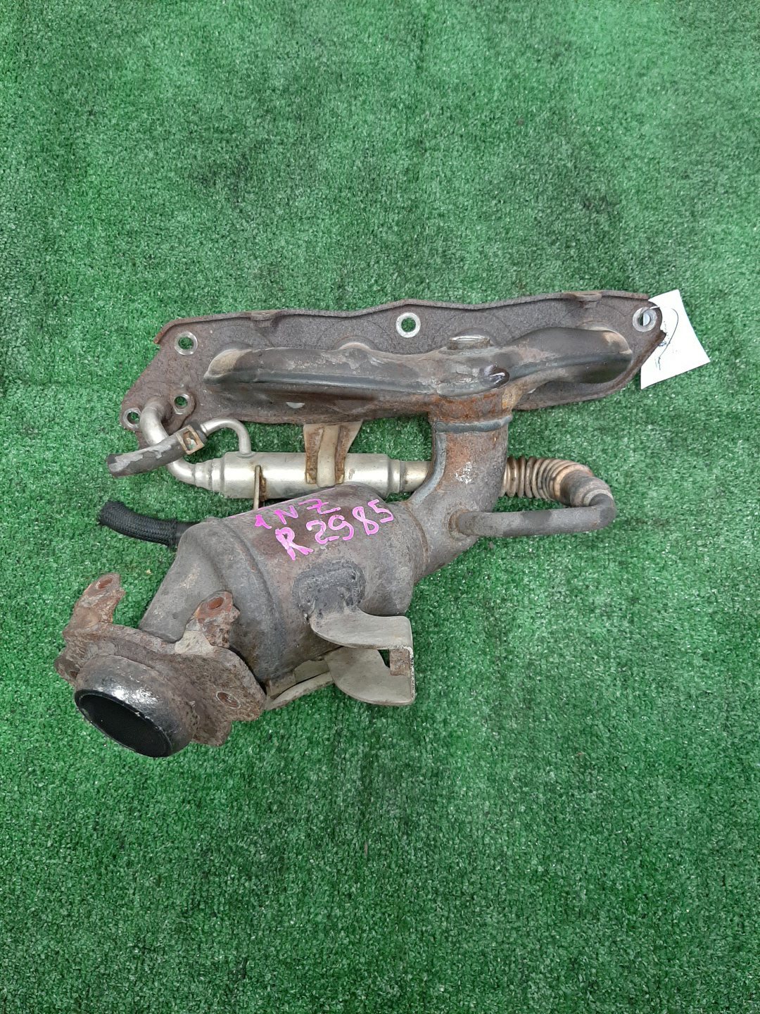Коллектор выпускной TOYOTA COROLLA AXIO NZE164 1NZ-FE 1 ракурс Коллектор выпускной TOYOTA COROLLA AXIO NZE164 1NZ-FE 1 ракурс