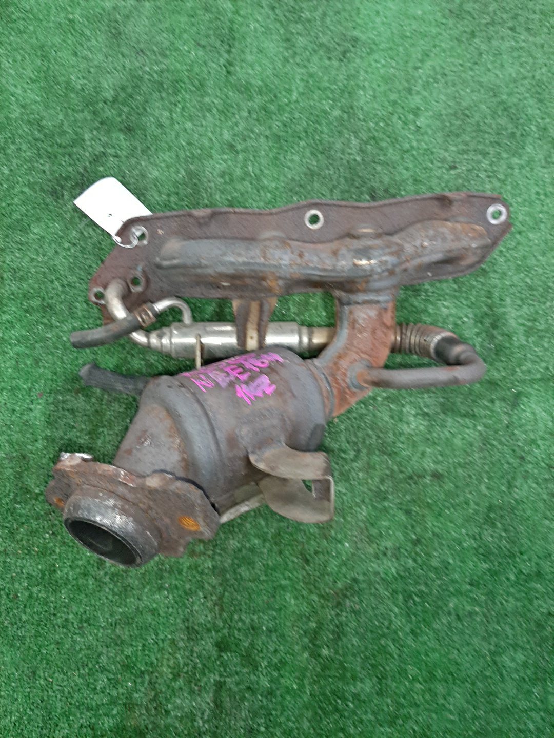 Коллектор выпускной TOYOTA COROLLA AXIO NZE164 1NZ-FE 1 ракурс Коллектор выпускной TOYOTA COROLLA AXIO NZE164 1NZ-FE 1 ракурс