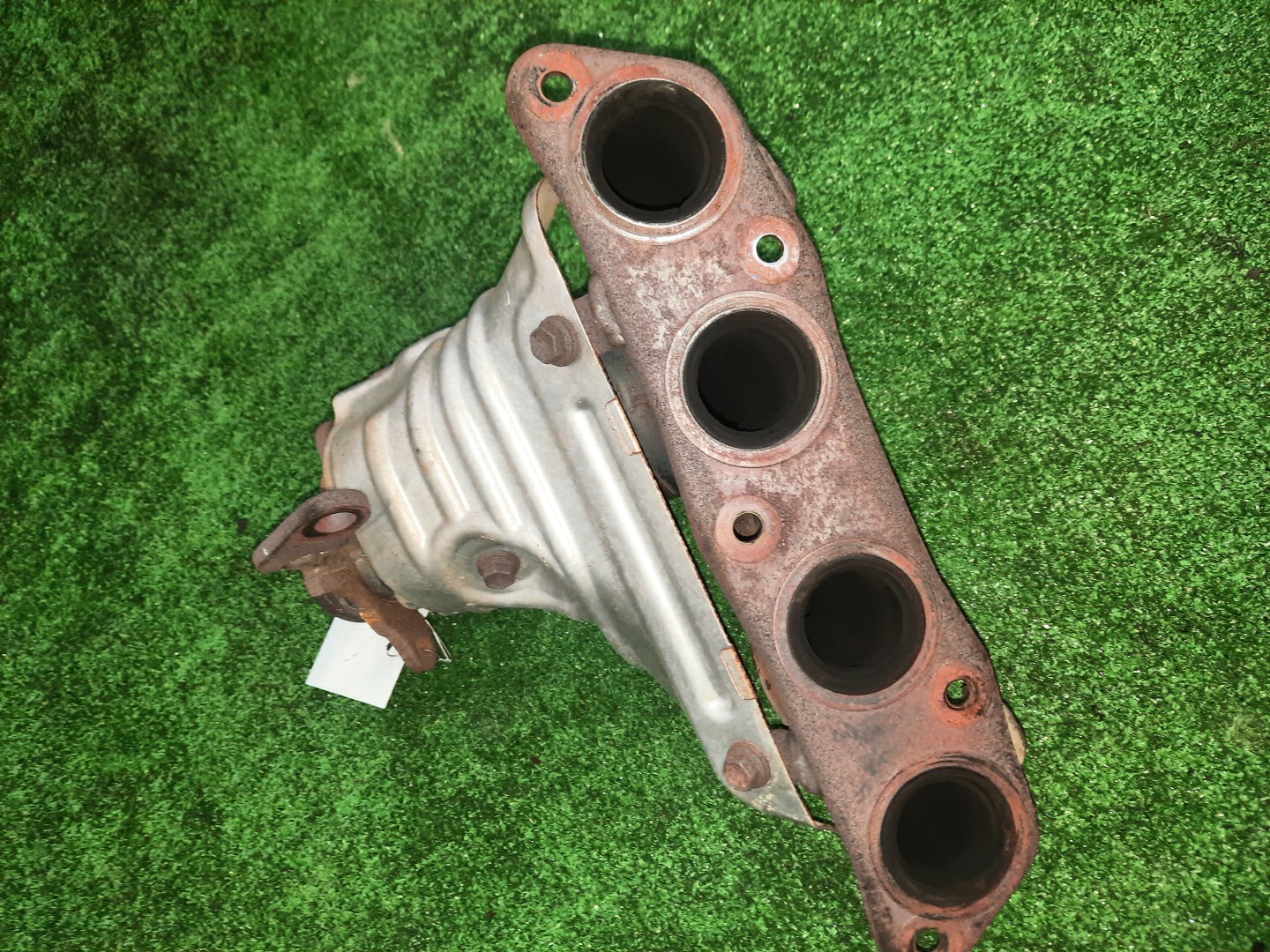 Коллектор выпускной TOYOTA COROLLA AXIO ZRE144 2ZR-FE 2 ракурс Коллектор выпускной TOYOTA COROLLA AXIO ZRE144 2ZR-FE 2 ракурс