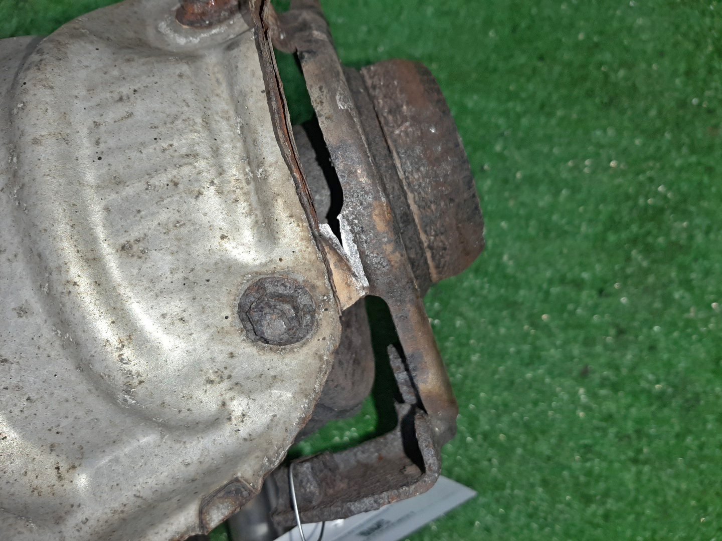 Коллектор выпускной TOYOTA COROLLA FIELDER NZE144G 1NZ-FE 2 ракурс