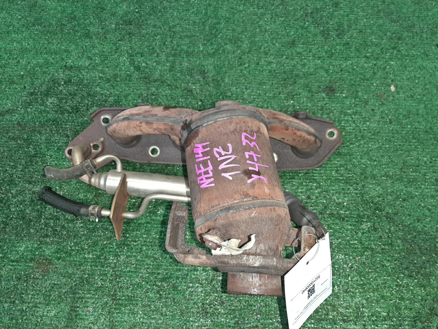 Коллектор выпускной TOYOTA COROLLA AXIO NZE144 1NZ-FE 1 ракурс Коллектор выпускной TOYOTA COROLLA AXIO NZE144 1NZ-FE 1 ракурс