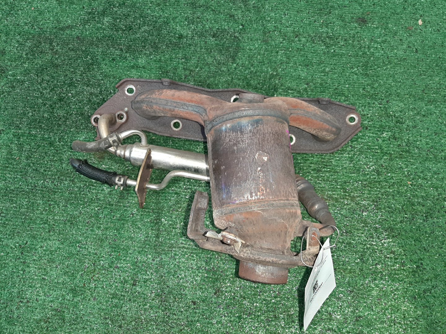 Коллектор выпускной TOYOTA COROLLA AXIO NZE144 1NZ-FE 1 ракурс Коллектор выпускной TOYOTA COROLLA AXIO NZE144 1NZ-FE 1 ракурс