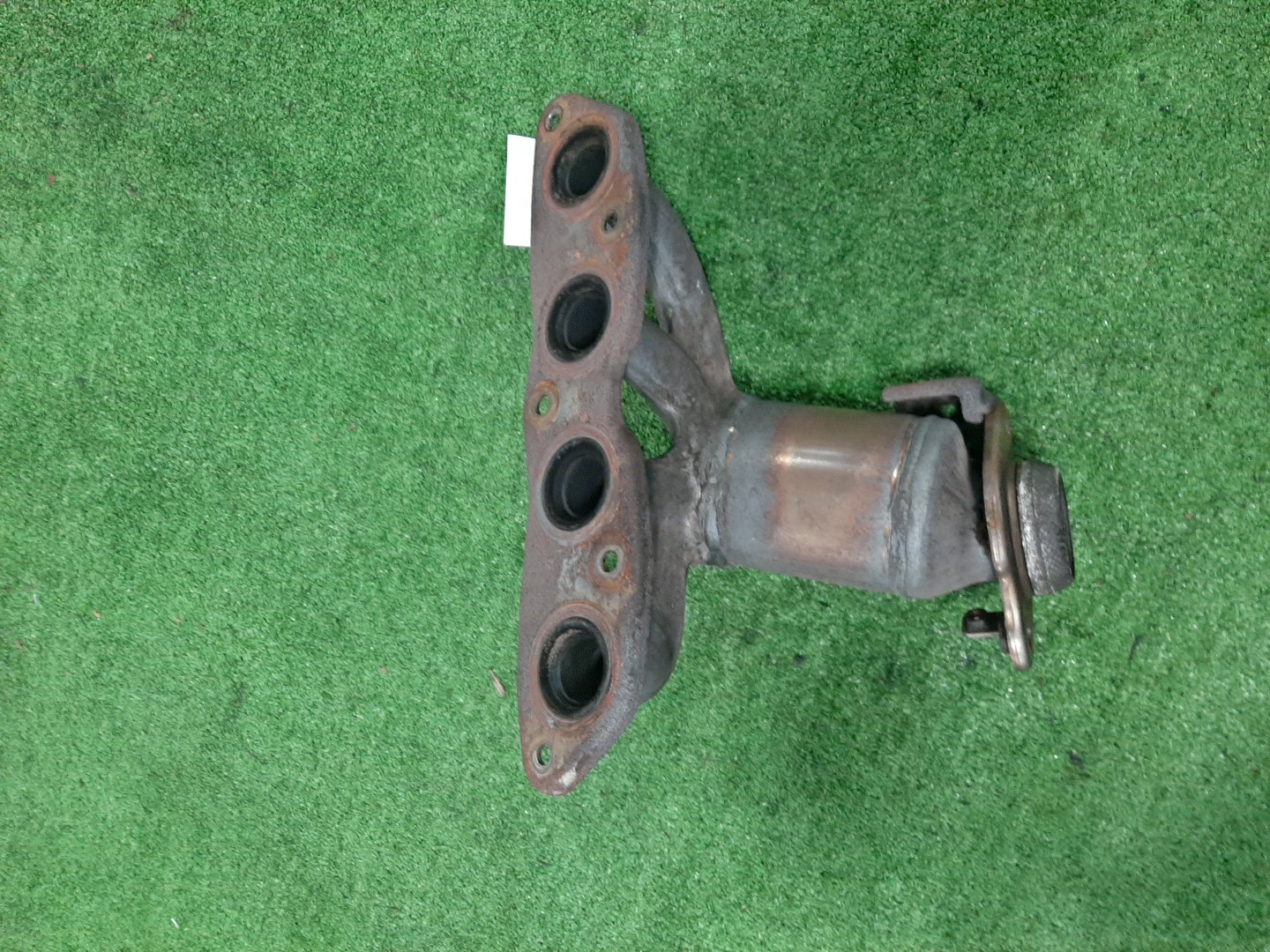 Коллектор выпускной TOYOTA COROLLA NZE124 1NZ-FE 2 ракурс Коллектор выпускной TOYOTA COROLLA NZE124 1NZ-FE 2 ракурс