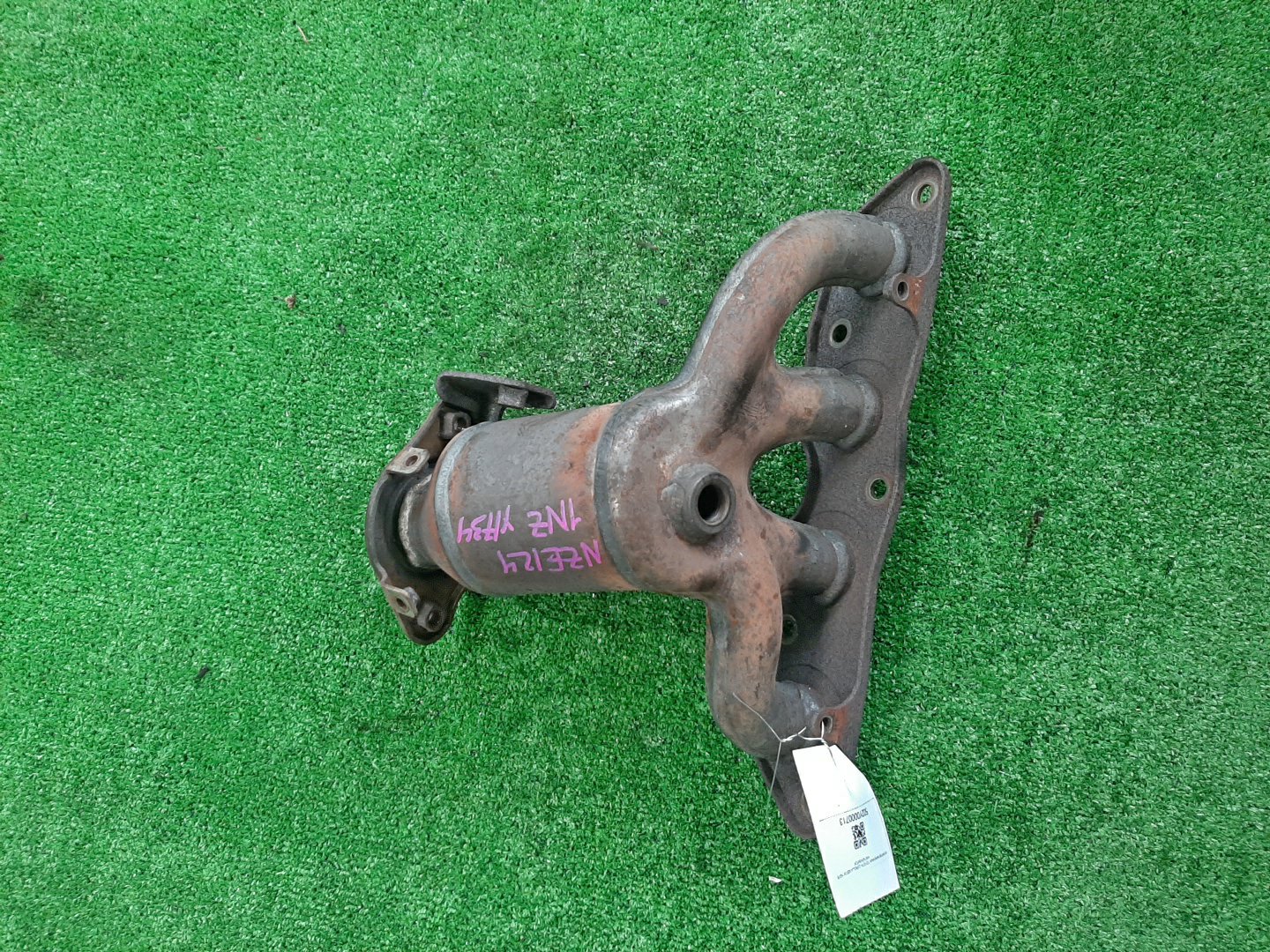 Коллектор выпускной TOYOTA COROLLA NZE124 1NZ-FE 1 ракурс Коллектор выпускной TOYOTA COROLLA NZE124 1NZ-FE 1 ракурс