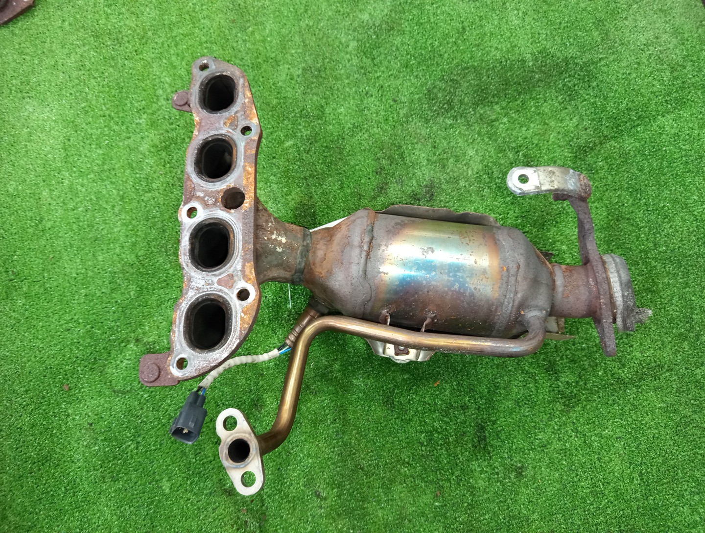 Коллектор выпускной TOYOTA PROBOX NSP160V 1NR-FE 2 ракурс