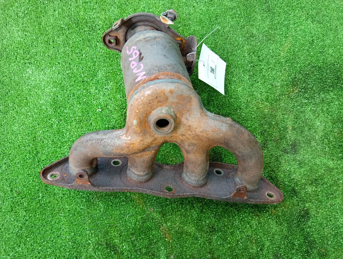 Коллектор выпускной TOYOTA IST NCP65 1NZ-FE 1 ракурс