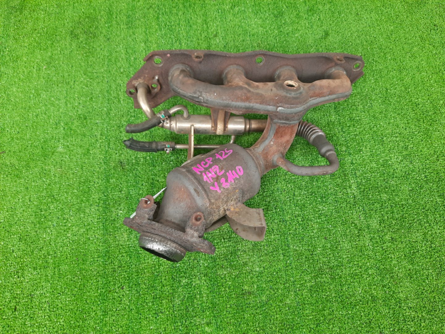 Коллектор выпускной TOYOTA RACTIS NCP125 1NZ-FE 1 ракурс