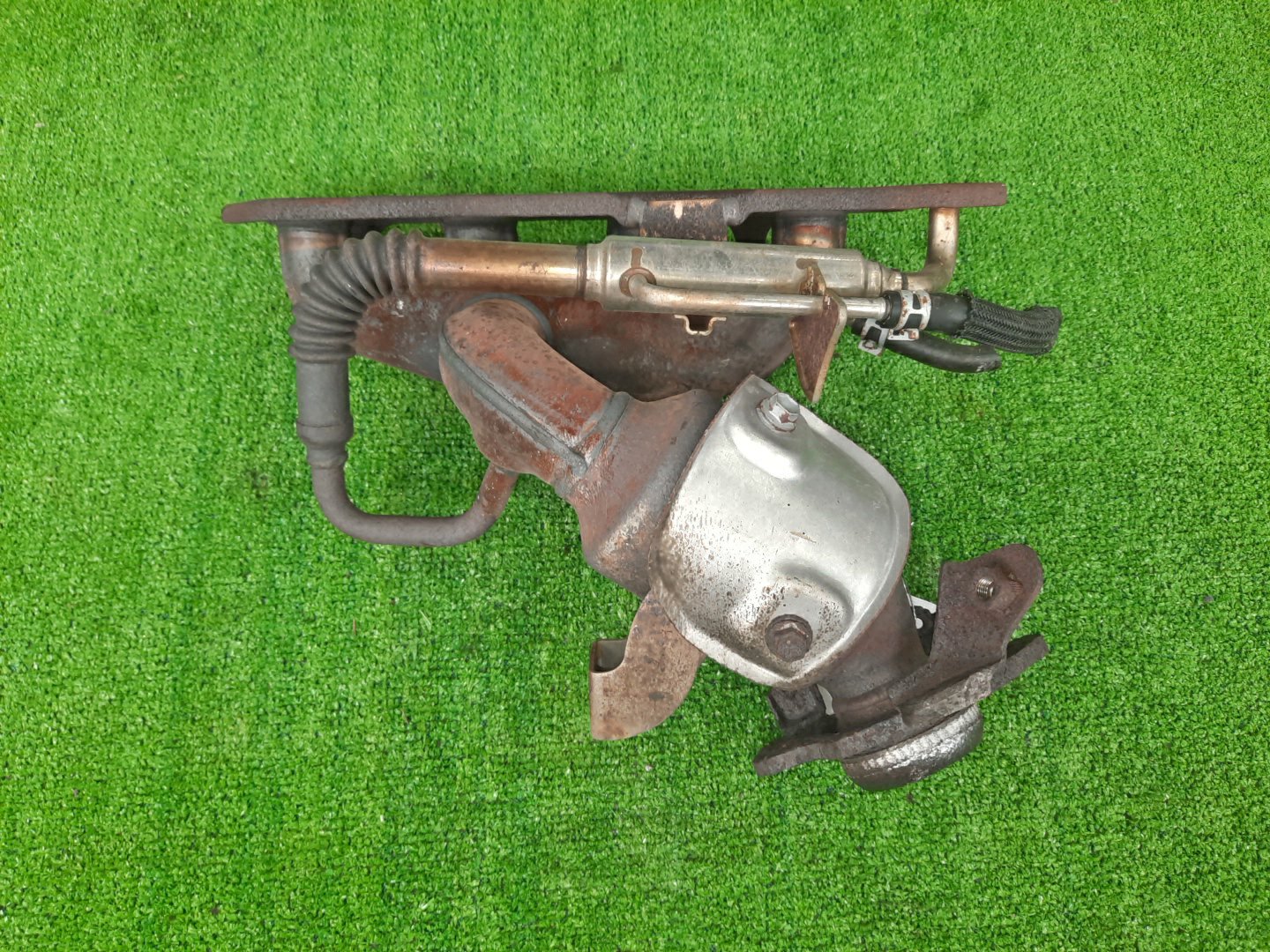 Коллектор выпускной TOYOTA RACTIS NCP125 1NZ-FE 5 ракурс