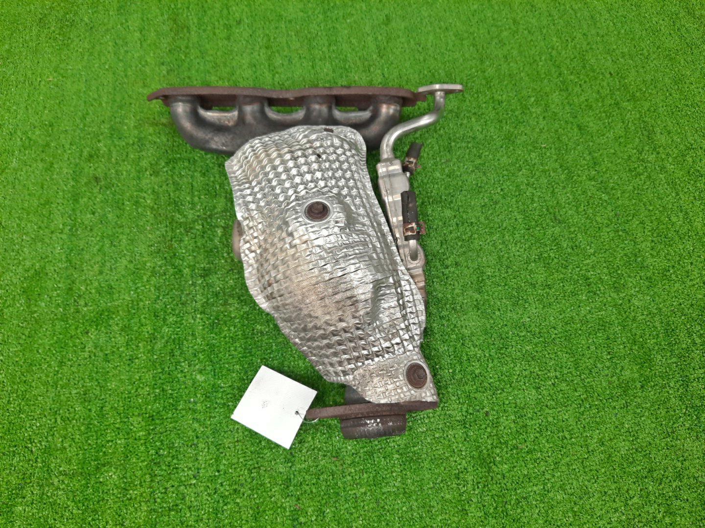 Коллектор выпускной TOYOTA RACTIS NCP120 1NZ-FE 3 ракурс