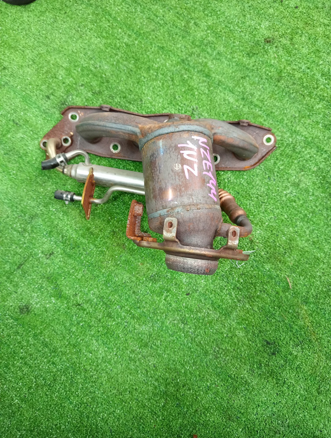 Коллектор выпускной TOYOTA COROLLA FIELDER NZE144G 1NZ-FE 1 ракурс