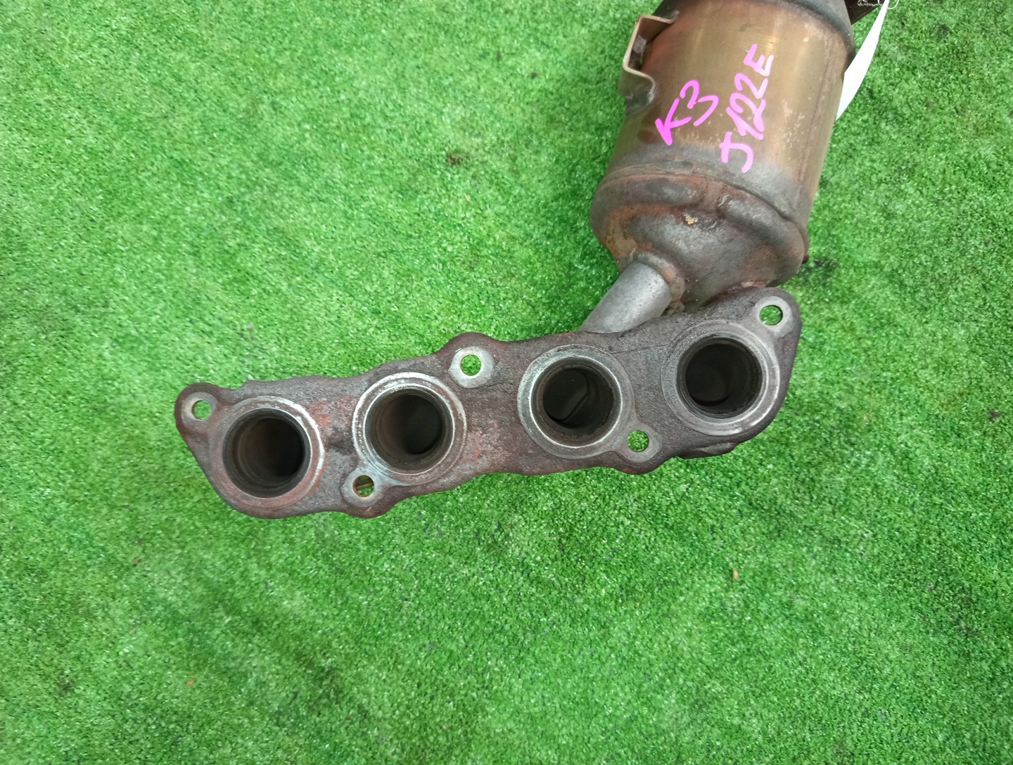 Коллектор выпускной TOYOTA CAMI J122E K3-VE 3 ракурс