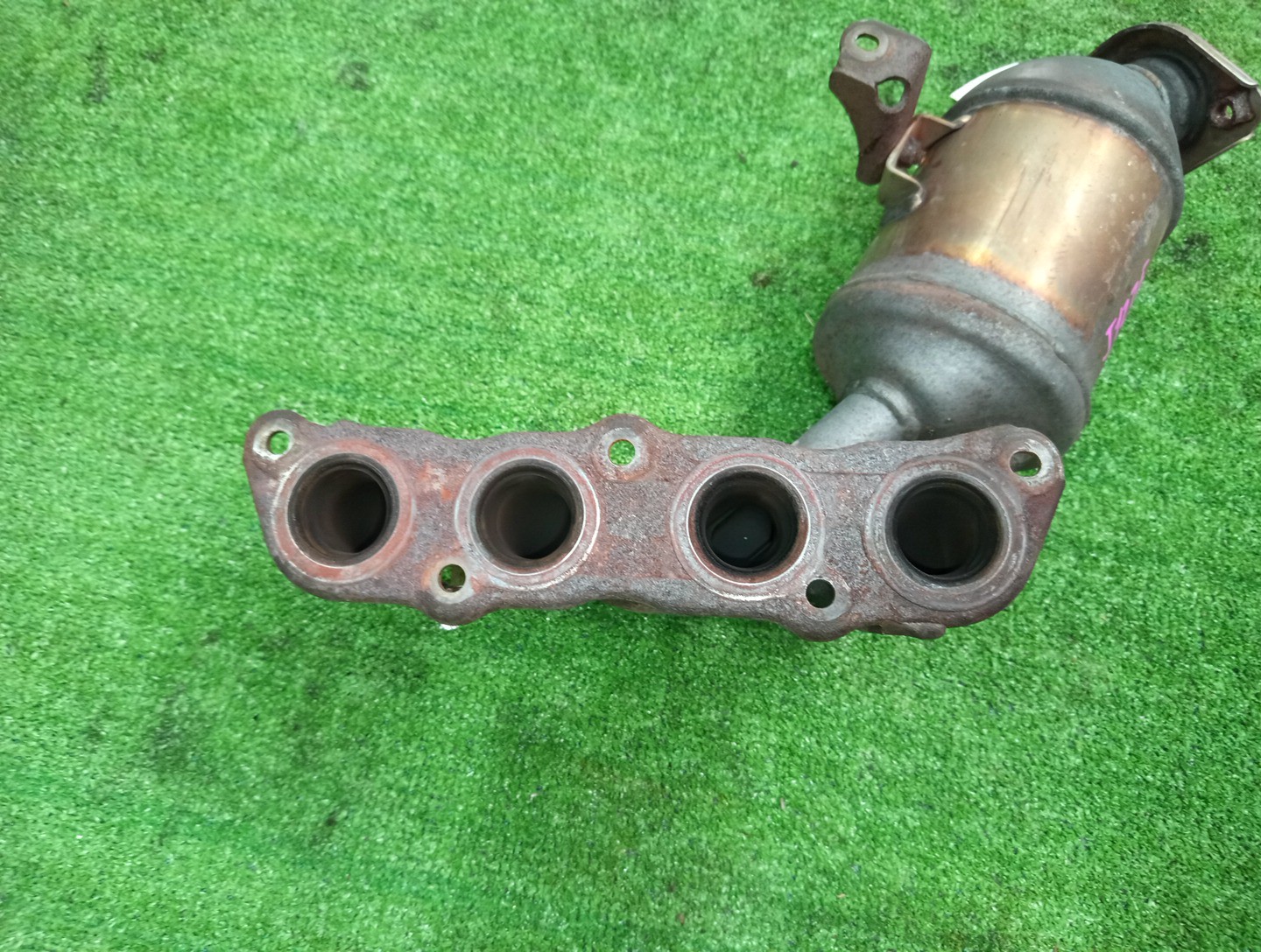 Коллектор выпускной TOYOTA CAMI J122E K3-VE 3 ракурс