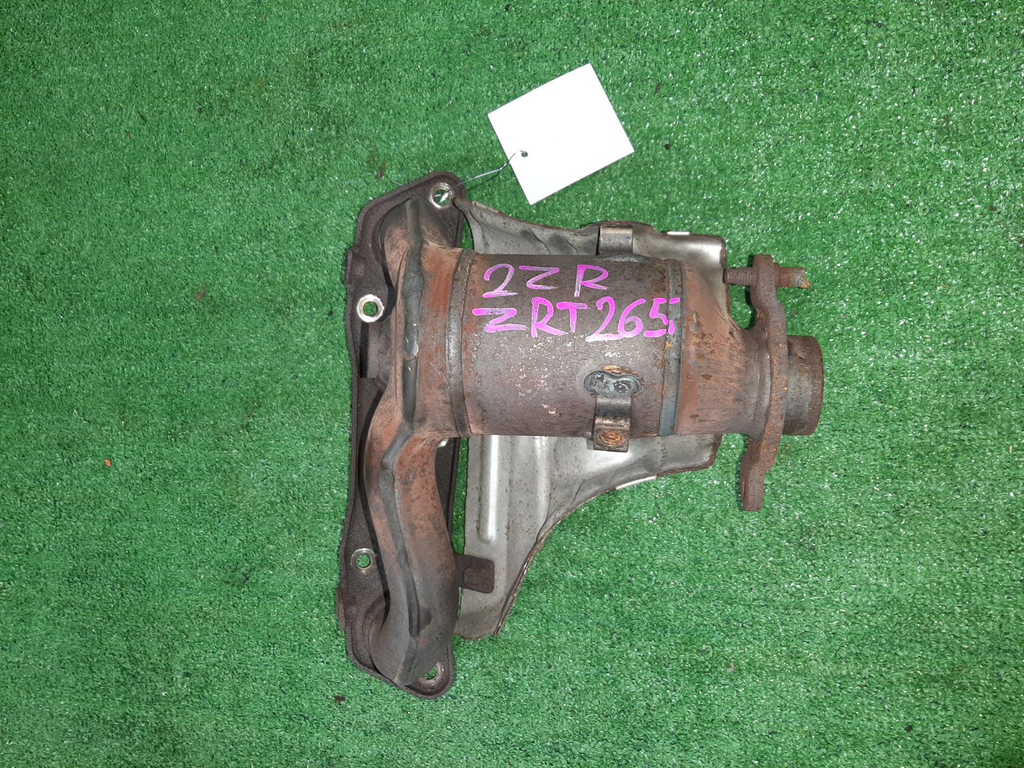 Коллектор выпускной TOYOTA PREMIO ZRT265 2ZR-FE 1 ракурс Коллектор выпускной TOYOTA PREMIO ZRT265 2ZR-FE 1 ракурс