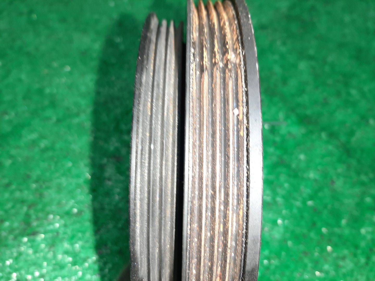 Шкив коленвала TOYOTA RACTIS NCP125 1NZ-FE 2 ракурс