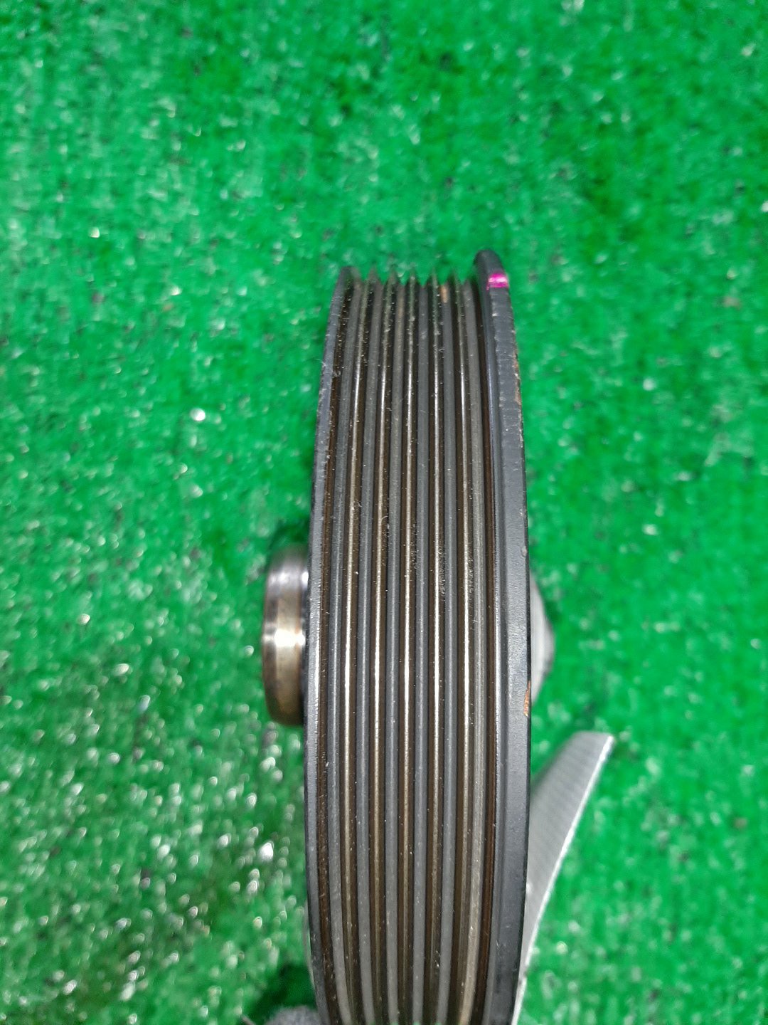 Шкив коленвала TOYOTA ISIS ZGM10G 2ZR-FAE 2 ракурс