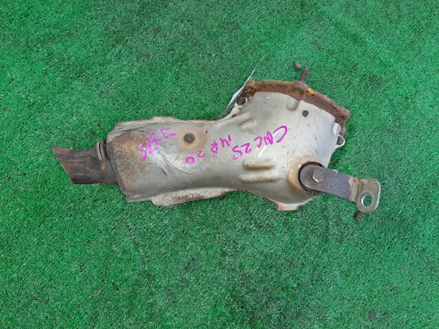 Катализатор NISSAN SERENA CNC25 MR20DE J2675 1 ракурс