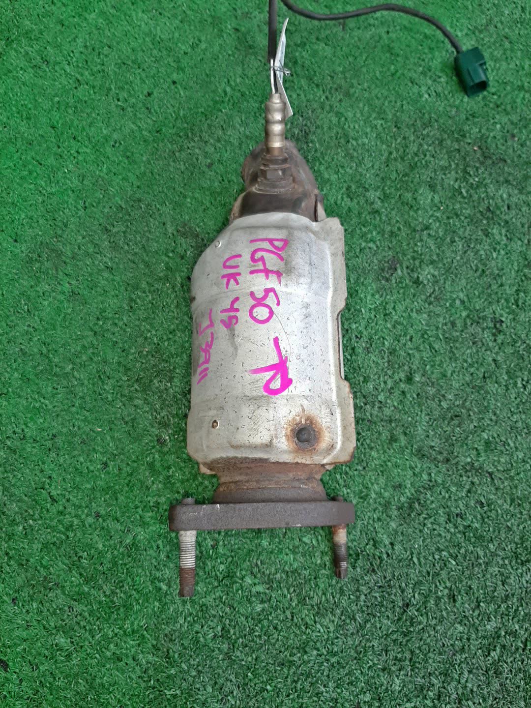 Катализатор правый NISSAN CIMA GF50 VK45DE J3911 1 ракурс