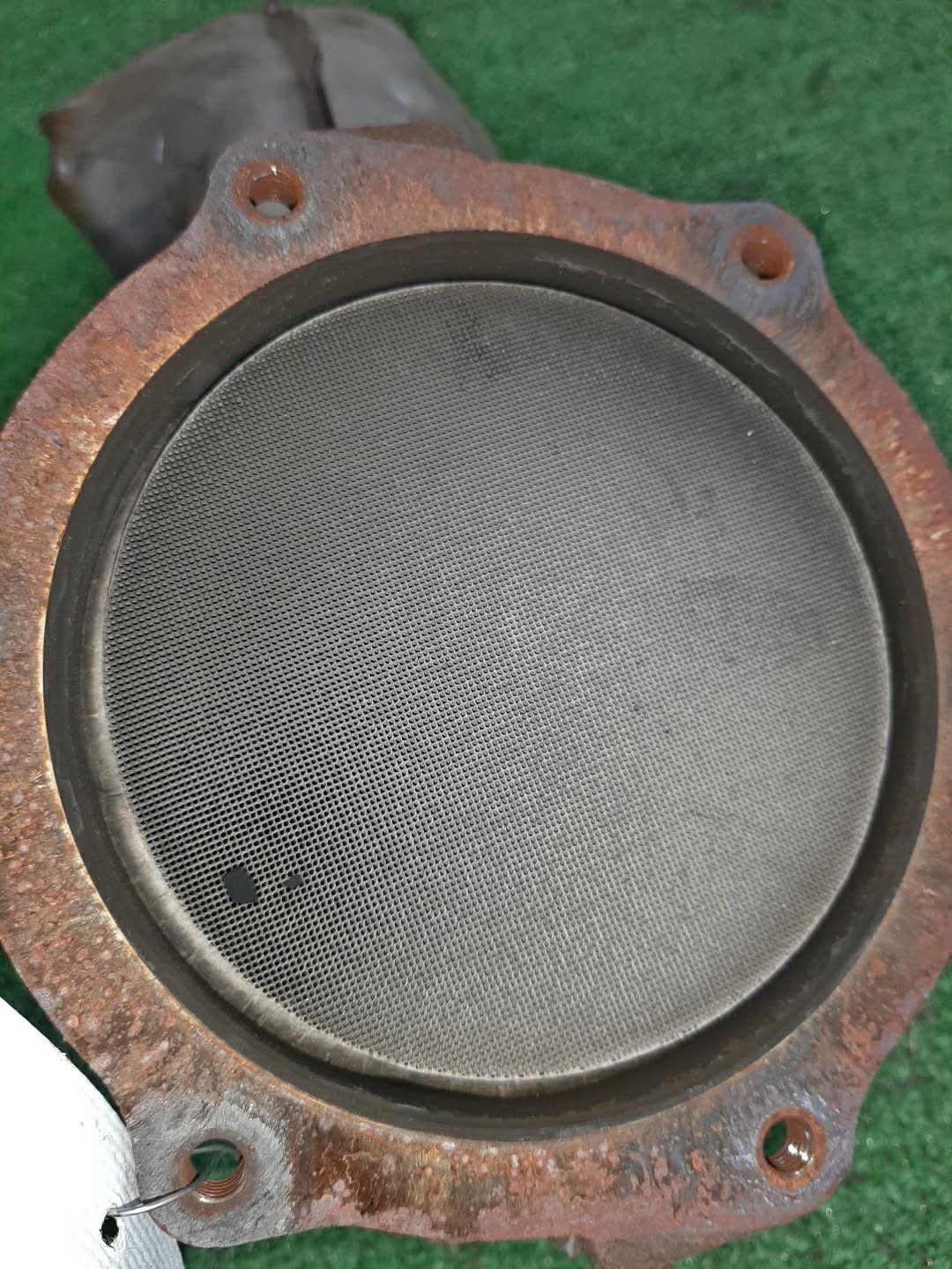 Катализатор NISSAN SERENA NC25 MR20DE N8469 2 ракурс