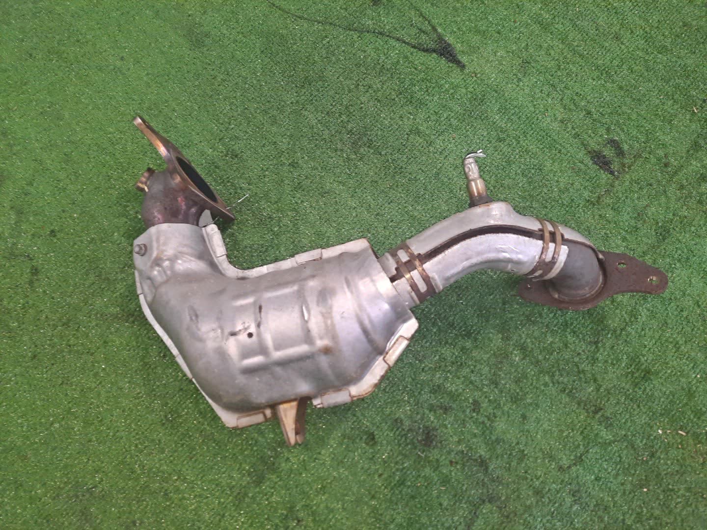Катализатор NISSAN JUKE YF15 MR16DDT 2 ракурс