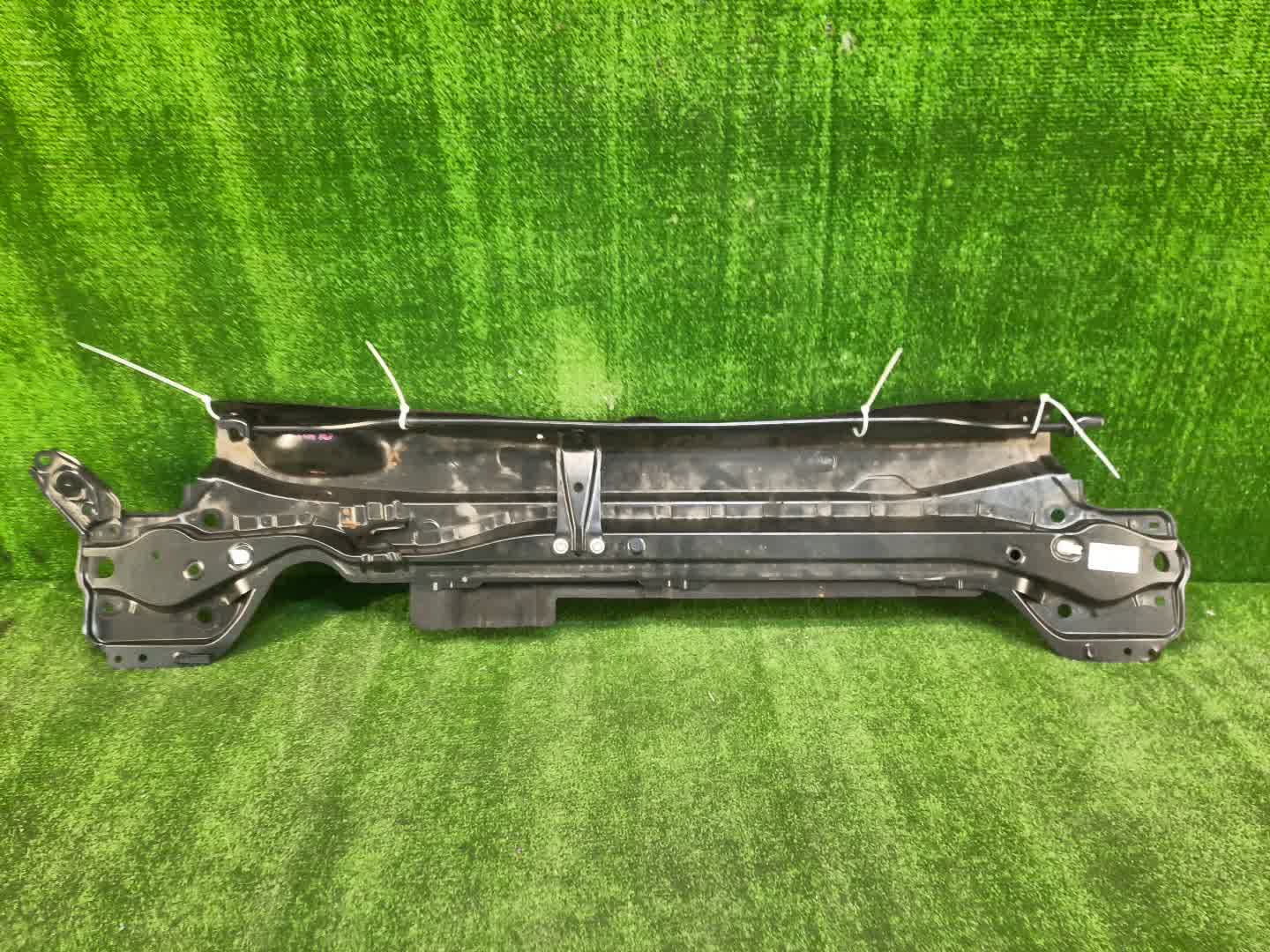 Планка на стеклоочиститель LEXUS UX300E, UX200, UX250H KMA10, MZAA10, MZAH10 1 ракурс