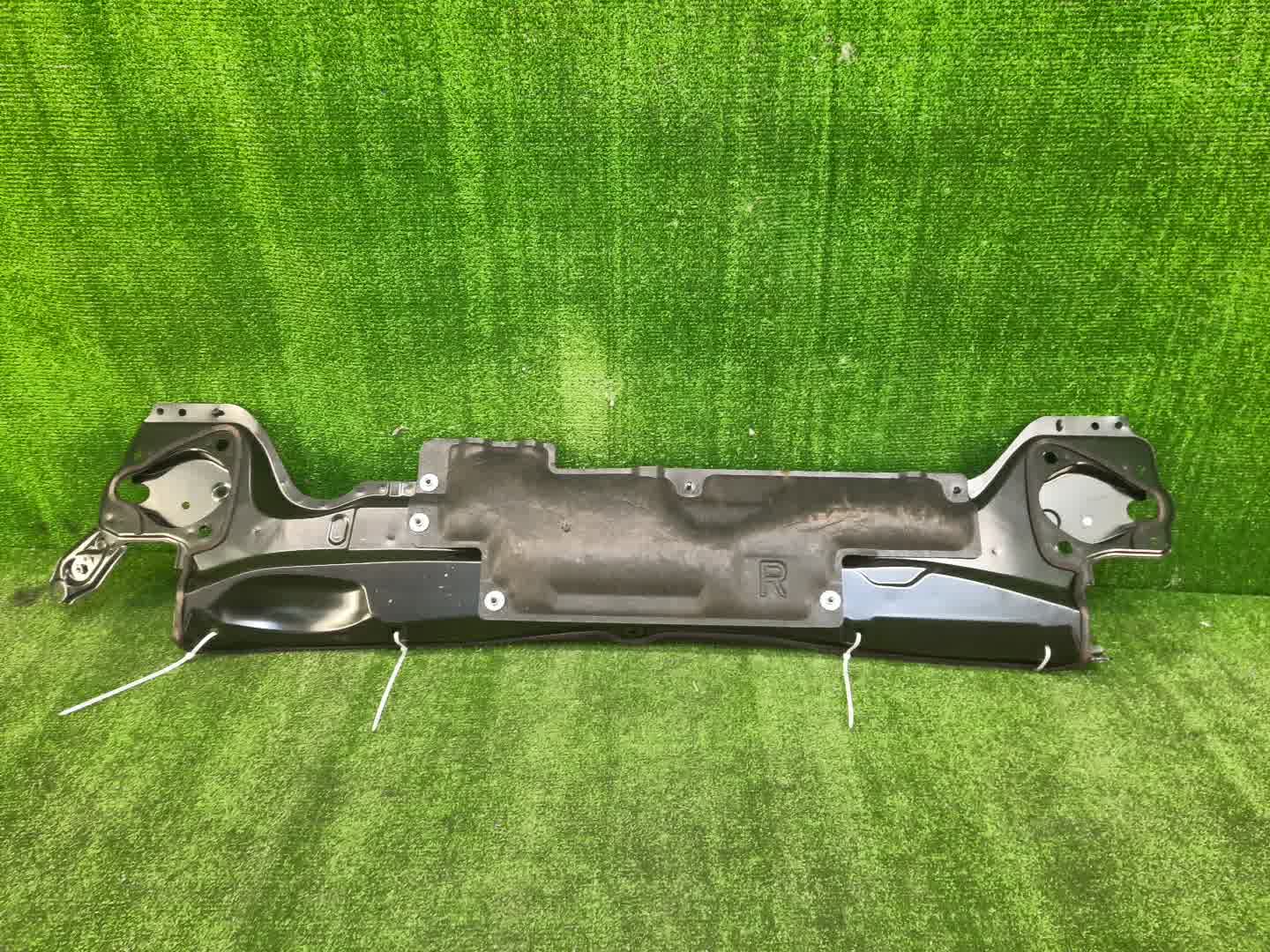 Планка на стеклоочиститель LEXUS UX300E, UX200, UX250H KMA10, MZAA10, MZAH10 2 ракурс