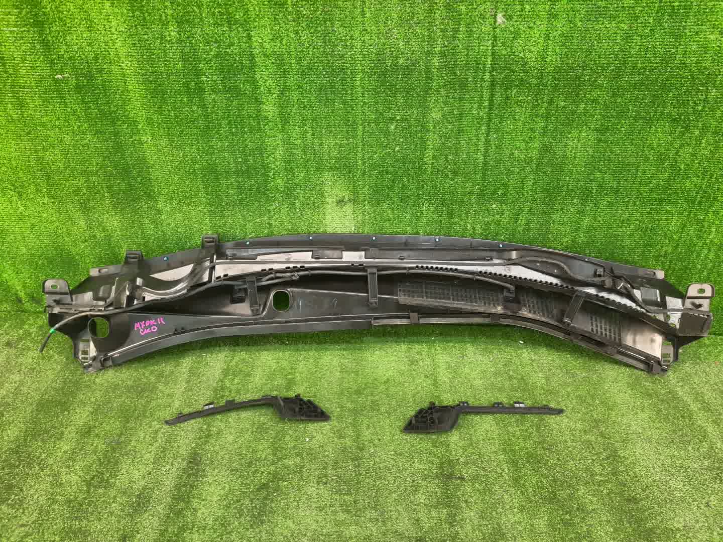 Планка на стеклоочиститель TOYOTA AQUA MXPK11 55812-52110 2 ракурс