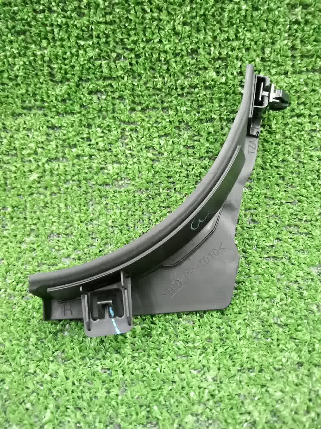 Планка на стеклоочиститель правая HONDA FIT GR5 L13B 74210-TZA-000 3 ракурс